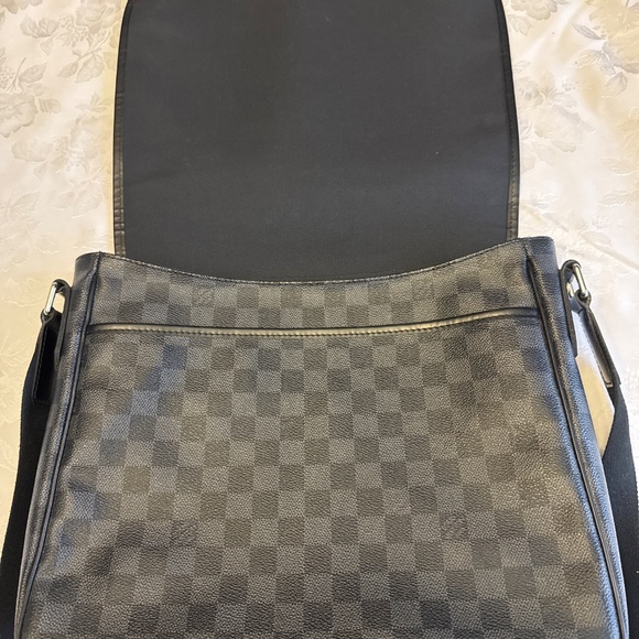 Authentic Louis Vuitton Graphite Damier District MM Cross Body Bag - Picture 8 of 16